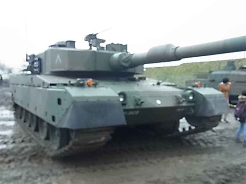 90式戦車t.JPG