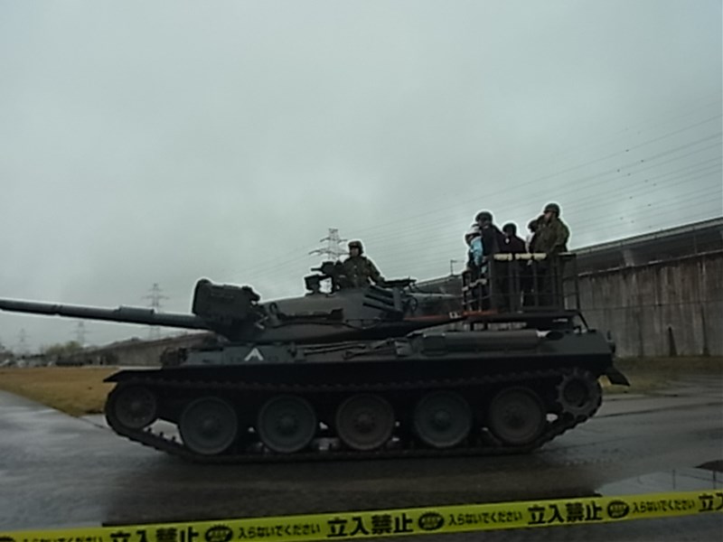 戦車試乗体験200t.JPG