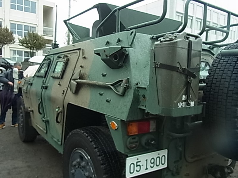 軽装甲機動車2t.JPG